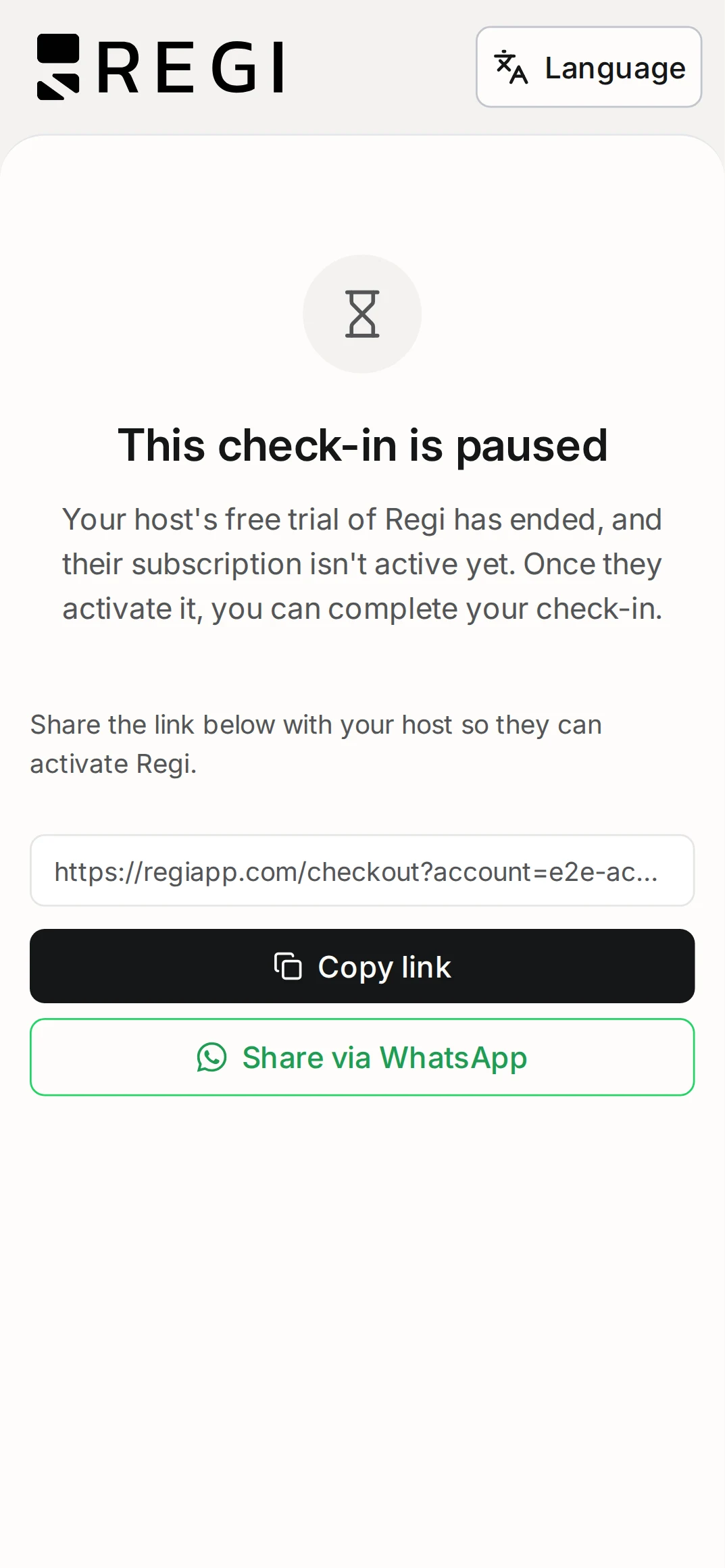 Paused check-in screen: it explains the reason and offers to copy the link or share it via WhatsApp.